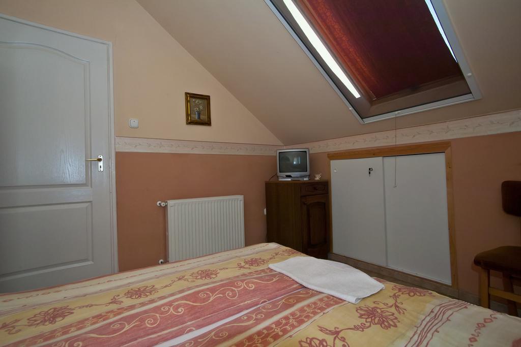 Margaret Apartman Egerszalok Bilik gambar