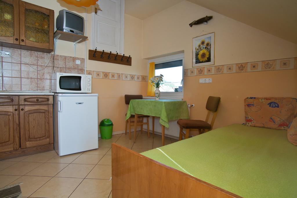 Margaret Apartman Egerszalok Bilik gambar